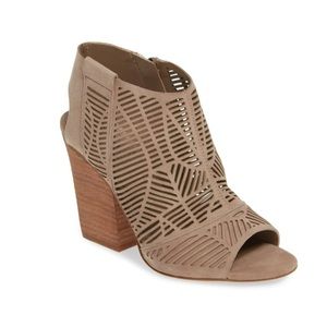 Vince Camuto Kimora Open Toe Cutout High Block Heel Ankle Booties Size 8.5